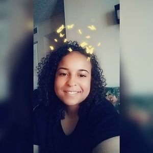 Meet your Posher, Larissa